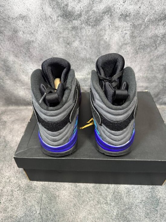 Size 9.5 | Jordan 8 Aqua With Box | Pre-Owned main image 7